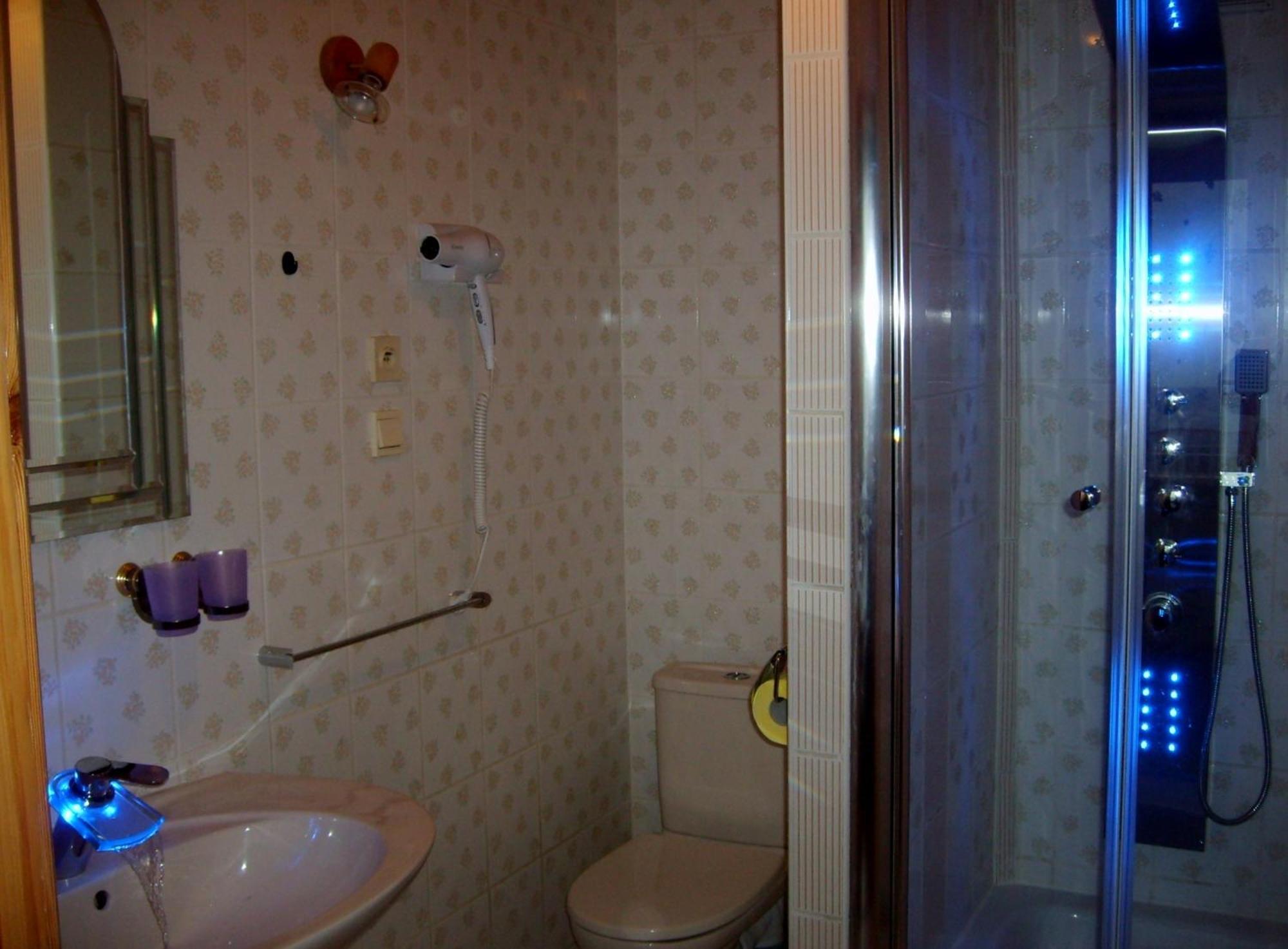 Habitación en casa particular Contra *